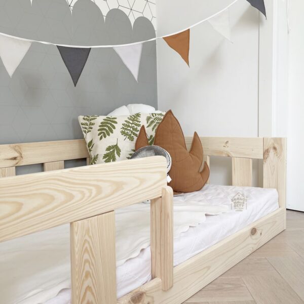 Bodenbett Naturholz Kinderbett